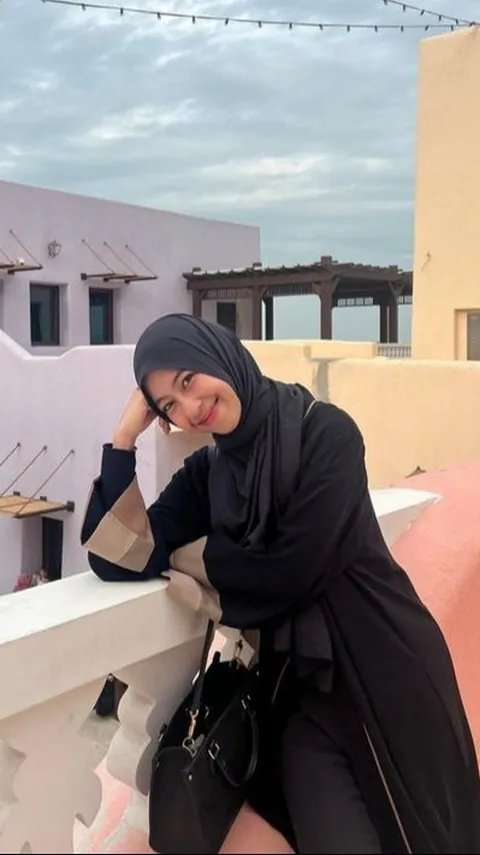 Netizen Berharap Kemunculan Suami, Berikut Ini 8 Potret Adiba Khanza Liburan Doha