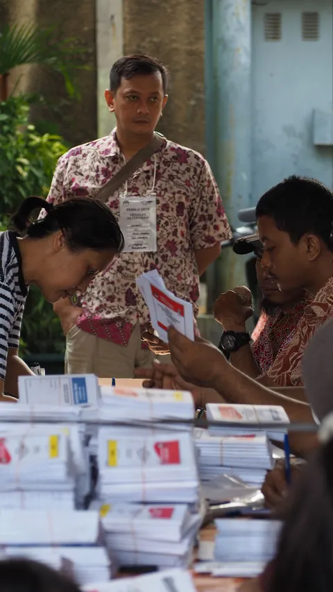 Ratusan Petugas Pemilu di Garut Sakit usai Kelelahan Kerja Lebih dari 12 Jam, 2 Gugur dalam Tugas