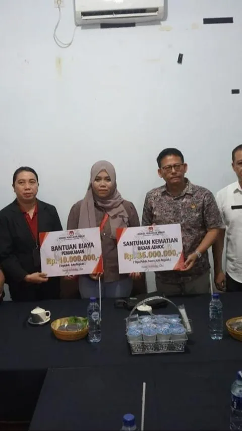 KPU Bali Serahkan Santunan Rp46 Juta ke Ahli Waris Petugas Linmas yang Meninggal Dunia