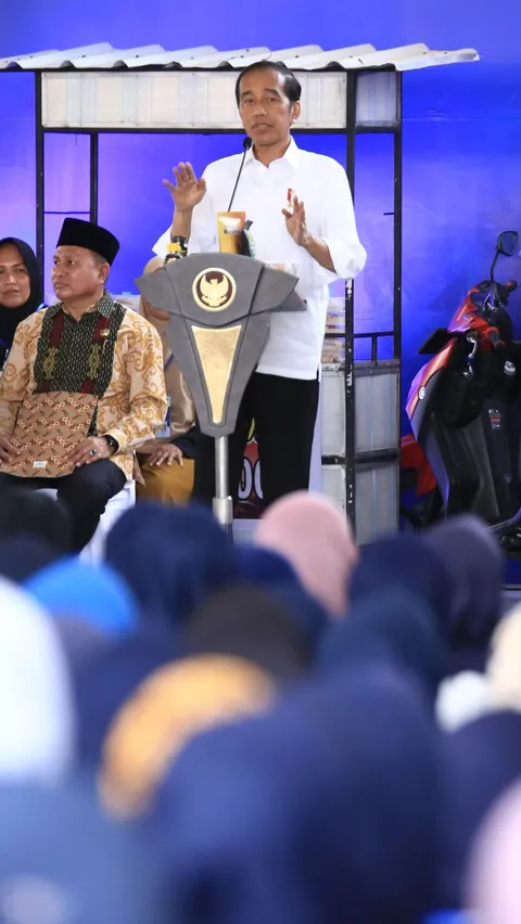 Presiden Jokowi Bagikan Pengalaman Memulai Usaha kepada 5.000 Emak-Emak Nasabah PNM Mekar Sulsel
