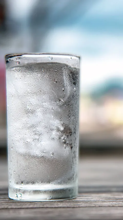 Dampak Negatif Minum Air Dingin Setiap Hari, Bisa Ganggu Pencernaan