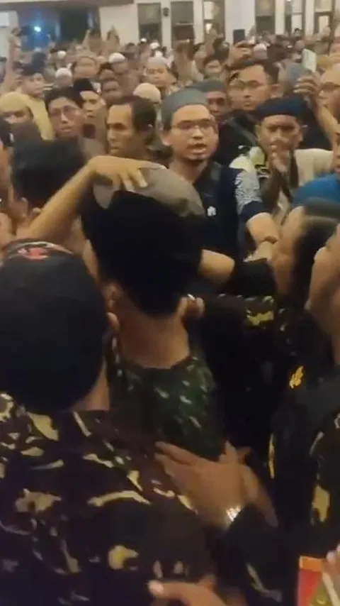 Ricuh, GP Ansor Bubarkan Paksa Pengajian Ustaz Syafiq Riza Basalamah di Surabaya