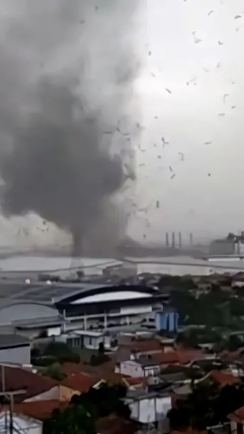 TOP NEWS: Fakta Tornado Pertama di Indonesia Mirip Amerika | Kursi PDIP Turun Jauh di DPR