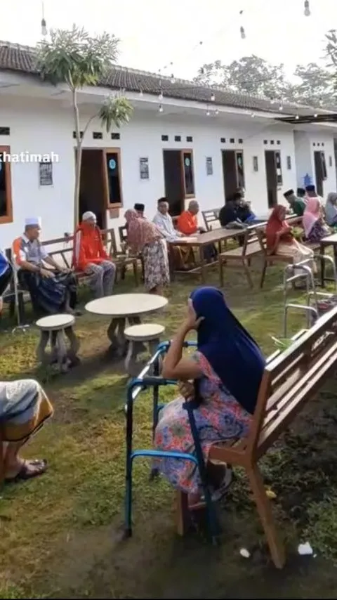 Viral Suasana Lansia Berkumpul di Panti Jompo Malang, Bikin Haru Warganet