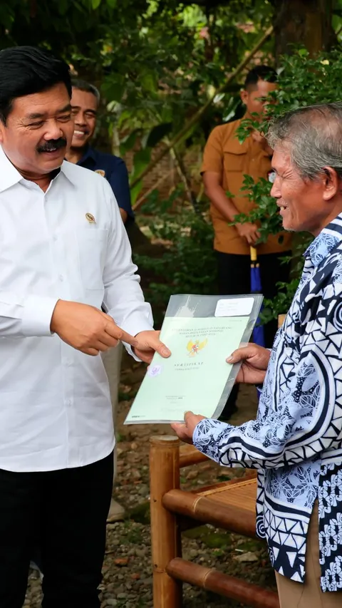 Serahkan 205 Sertipikat Tanah di Sleman, Menteri ATR: Harga Tanah Naik 3 Kali Lipat