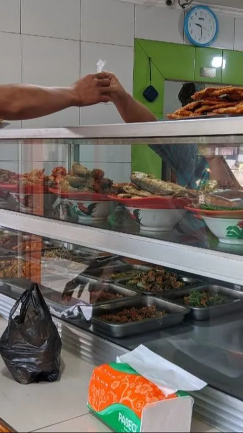Anggaran Makan Siang Anak Gratis ala Prabowo Rp15.000, Kalau di Warteg Pakai Lauk Apa?