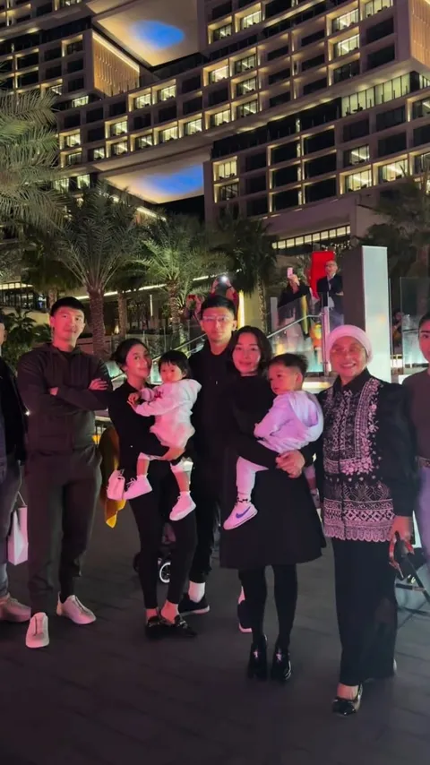 10 Momen Kompak Nikita & Winona Willy serta Keluarga saat Liburan di Dubai, Potret Baby Issa dan Mika Gemesin Banget!