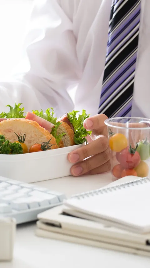 6 Tips Makan Sehat bagi Pekerja Kantoran, Jangan Lewatkan Sarapan