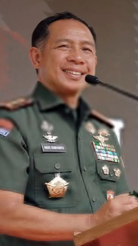 Gokil, Tampil Casual Panglima TNI saat Bernyanyi Sambil Main Gitar Bawakan Lagu Naif 