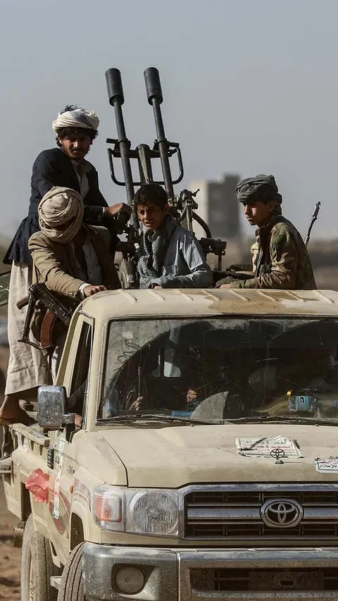 FOTO: Respons Serangan AS dan Inggris, Pasukan Houthi Unjuk Gigi Kekuatan Militer