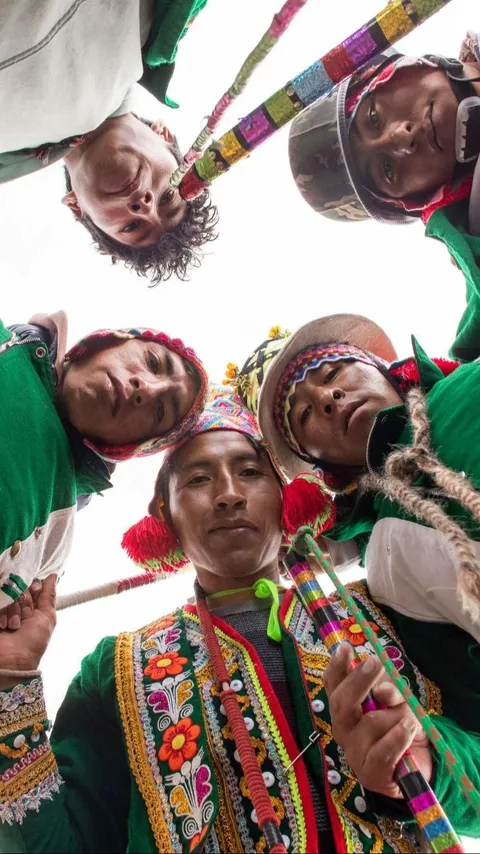 FOTO: Ngerinya Ritual Ini, Komunitas di Peru Bertarung Sampai Berdarah-Darah Demi Keberuntungan dan Hasil Panen Terbaik di Tahun 2024