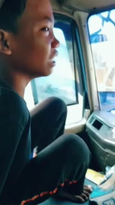 Viral Momen Pilu Bocah Jualan dari Palembang ke Lampung, Numpang Naik Bus Dengar Nenek Meninggal