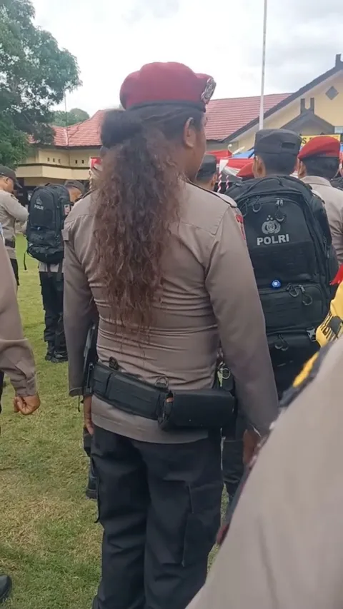 Lama Tugas di Lapangan, Polisi Ini Ikut Apel dengan Rambut Gondrong
