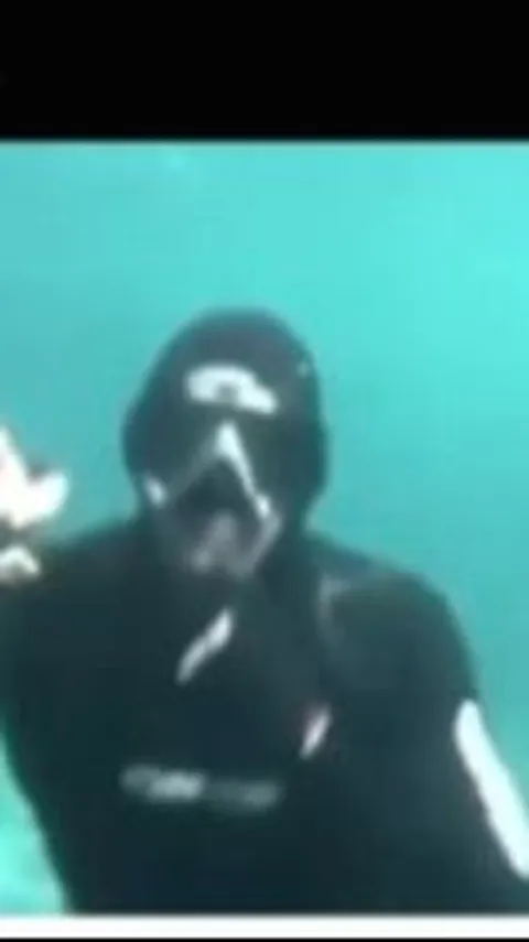 Detik-Detik Pria Hampir jadi Santapan Buaya saat Menyelam, Ternyata karena Ini Bikin Deg-degan