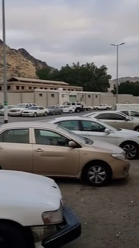 Ini Tempat Orang Kaya di Mekkah Buang Mobil Mewah, Sedan Mahal Sama dengan Milik Raffi Ahmad Dibuang Begitu Saja