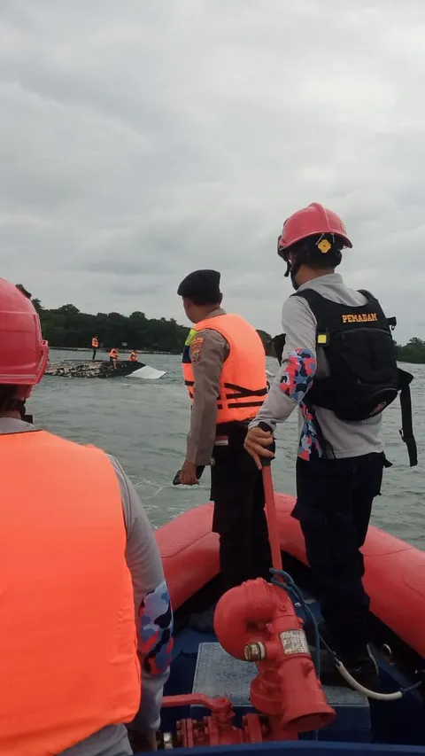 Kronologi Speed Boat Bawa Puluhan Penumpang Terbalik usai Terjang Ombak Tinggi di Laut Pulau Seribu