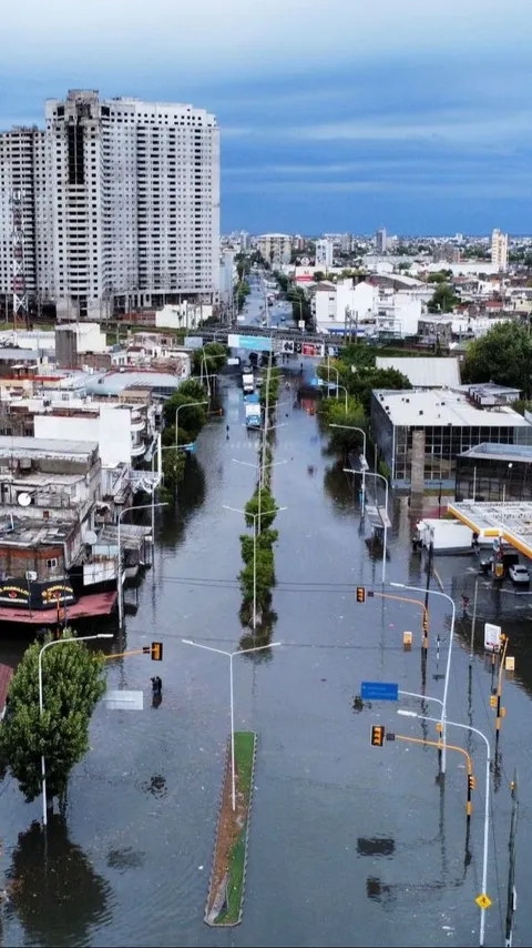 FOTO: Diguyur Hujan Lebat, Kota Buenos Aires, Argentina Nyaris Tenggelam