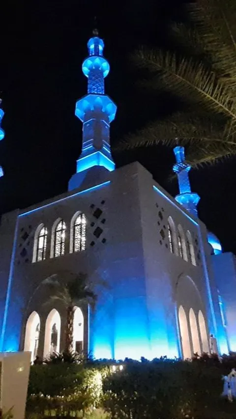 Bulan Sabit Merah UEA Siapkan 10.000 Makanan Buka Puasa Selama Ramadan di Masjid Raya Sheikh Zayed Solo