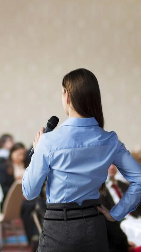50 Pantun Lucu Penutup Pidato, Bisa Bikin Acara Makin Berkesan & Menghibur