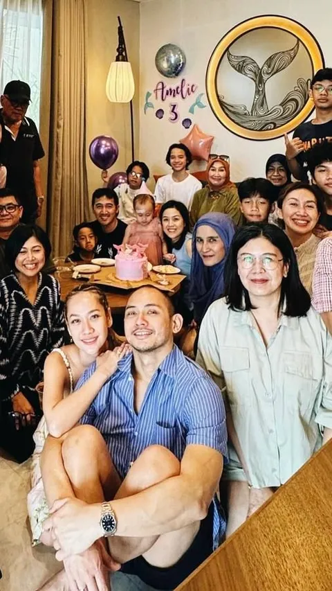 8 Foto Tiko Aryawardhana dan BCL Saat Kumpul Bersama Keluarga Besar Sebelum Bulan Ramadan