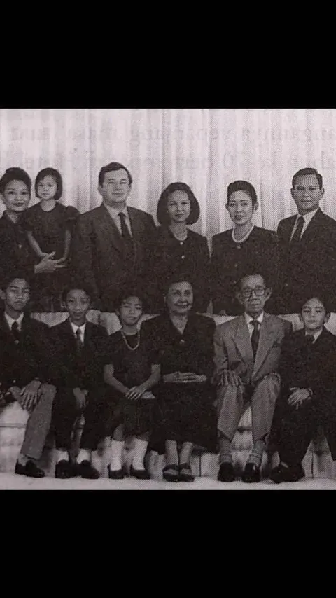 Foto Lawas Keluarga Besar Soemitro Djojohadikoesoemo yang Jarang Terekspos, Netizen 