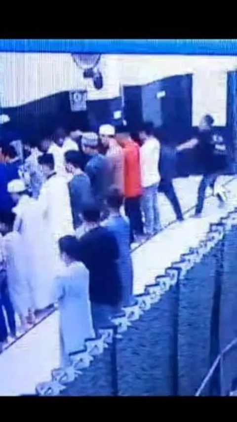 Pemuda Dipukul dan Diancam Badik saat Salat Subuh di Masjid Smansa 81 Makassar, Pelaku Diburu Polisi