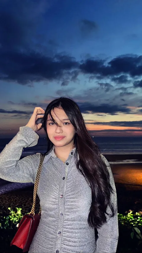 Foto-foto Terbaru Lovely Rumangkang Anak Angel Karamoy Kini Menginjak 16 Tahun, Penampilannya Makin Mencuri Perhatian