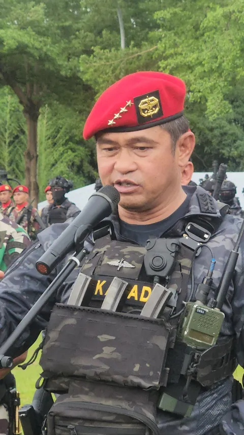 Momen Ketua Komisi I Bertemu Kasad Jenderal Maruli Pertama Kali dalam Raker Bareng DPR