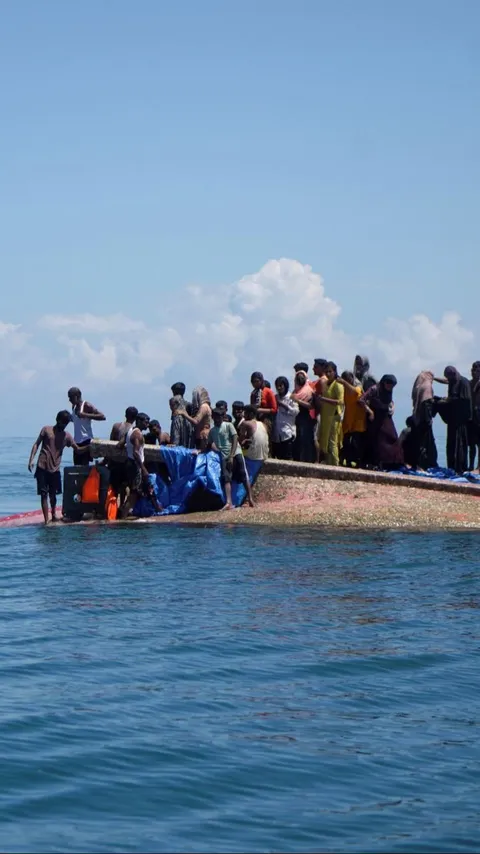 Kapal Karam di Laut Aceh, 69 Pengungsi Rohingya Ditemukan Terapung