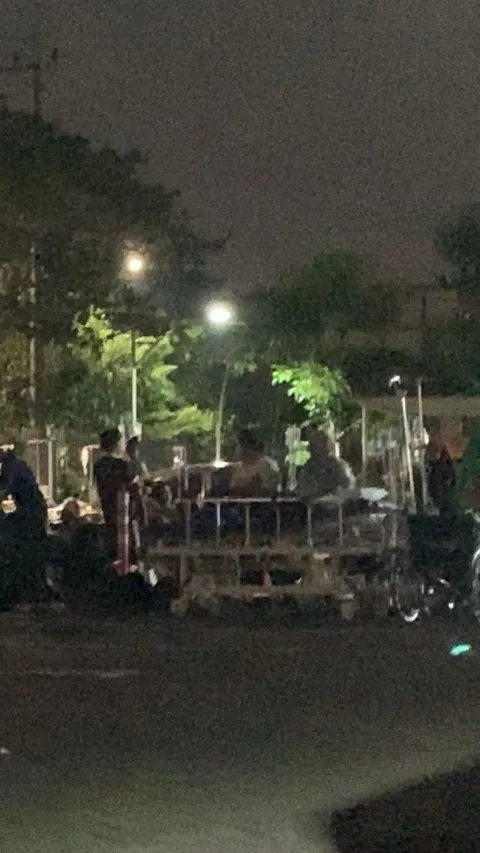 Akibat Gempa, Pasien RS Unair Surabaya Dievakuasi Sementara ke Lapangan Parkir