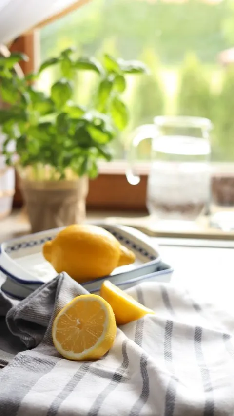 4 Life Hack Lemon Mudah yang Bikin Dapur Ibu Jadi Semakin Kinclong, Penasaran?