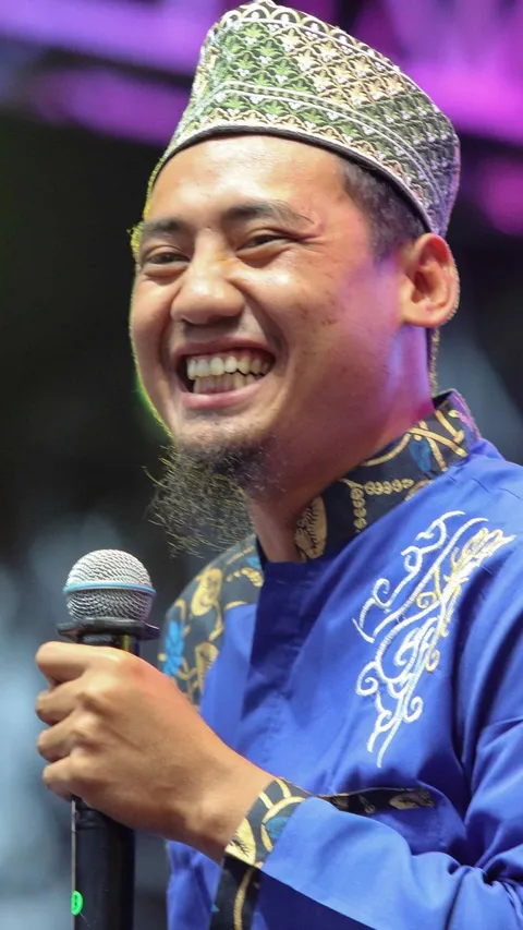 FOTO: Ustaz Abiazkakia Kultum di KapanLagi Buka Bareng BRI Festival 2024, 10.000 Penonton Khidmat Dengar Ceramahnya