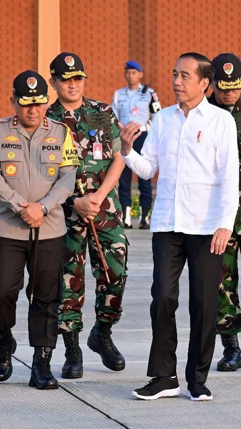 Jokowi Bertolak ke Sulawesi Tengah, Para Jenderal TNI-Polri Kompak Dampingi hingga ke Bandara