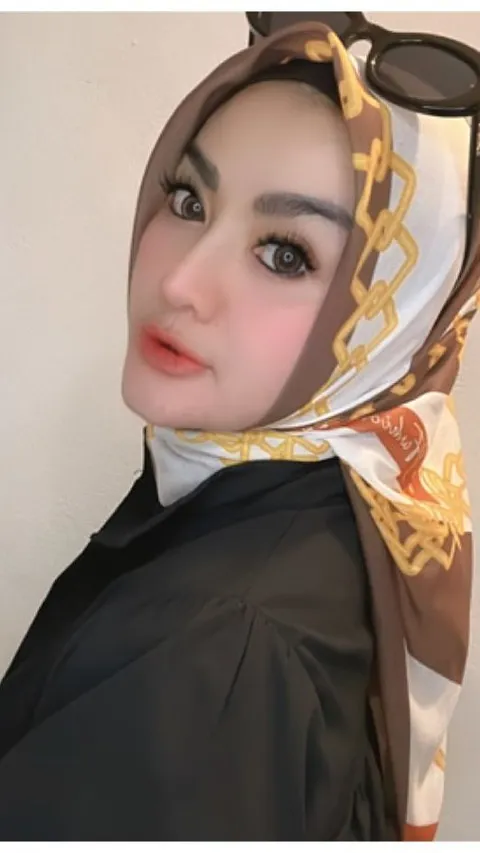 Bikin Pangling, Potret Terbaru Gina Youbi yang Makin Cantik Dalam Balutan Hijab