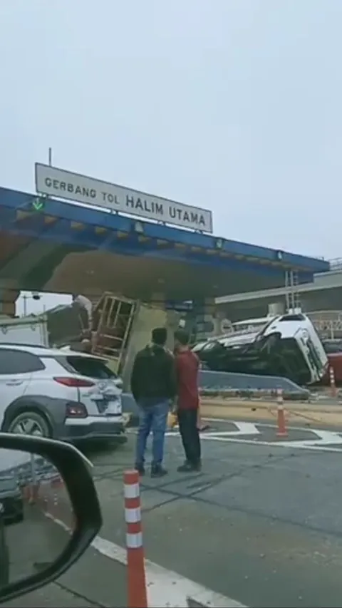 Hasil Olah TKP Kecelakaan Beruntun di GT Halim: Sopir Truk Tidak Mengerem hingga Tabrak 7 Kendaraan