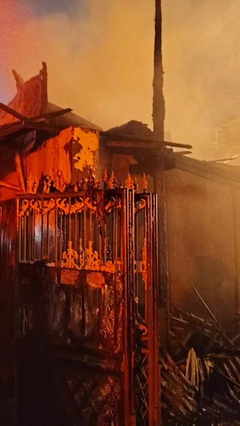Sejumlah Rumah Dekat Asrama Brimob Slipi Jakbar Terbakar