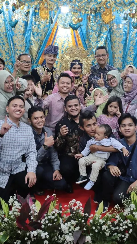 Momen Anies Hadiri Pernikahan Warga Kampung Akuarium
