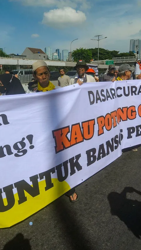 VIDEO: Momen Panas Massa Pro dan Kontra Hak Angket Bentrok Ricuh Demo di DPR