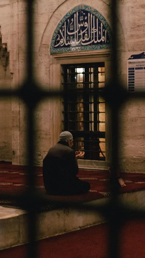 Niat Doa Itikaf di Masjid, Ketahui Manfaatnya