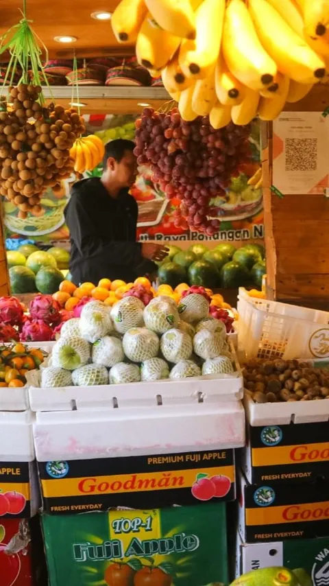 Kisah Bos Buah Pasar Minggu: Berawal Jualan di Tampah hingga Punya 2 Kios Beromzet Ratusan Juta