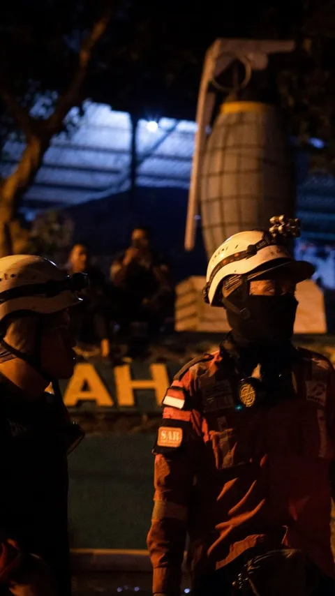 Tim Jihandak TNI Sisir Lokasi Ledakan Gudang Amunisi Kodam Jaya, Minta Warga Lapor jika Temukan Selongsong Peluru
