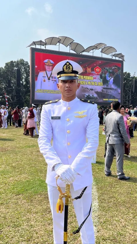 Diputusin Gara-Gara Pengangguran, Tak Disangka Pria ini Berhasil jadi Perwira TNI 