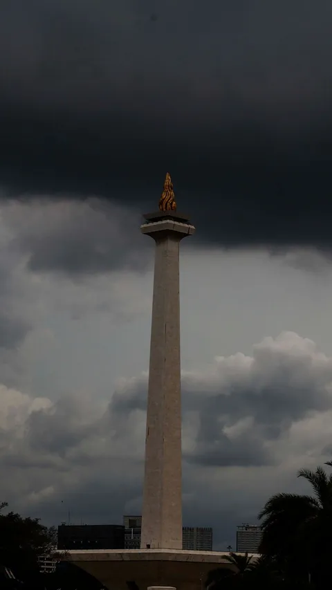 FOTO: BPBD Peringatkan Warga Waspadai Potensi Cuaca Ekstrem di Jakarta dan Sekitarnya