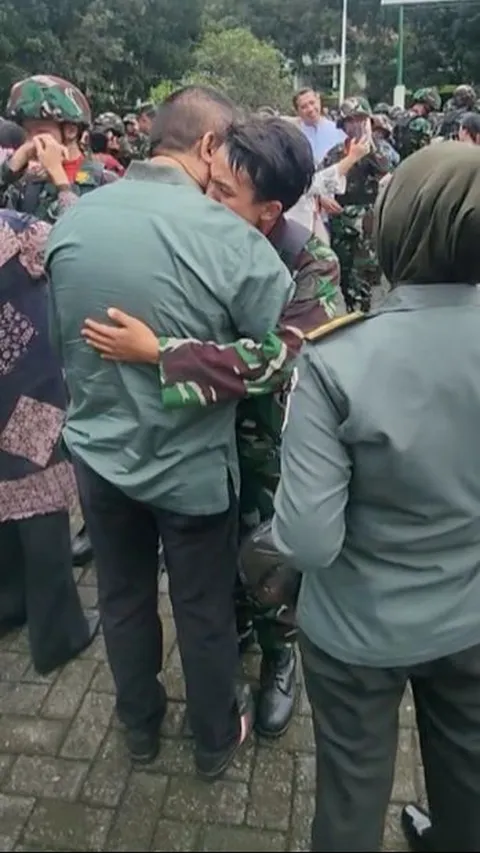 ⁠Ibunya Letkol TNI AD 2 Putrinya Calon Perwira TNI & Polri, Kedekatan Sang Anak dengan 