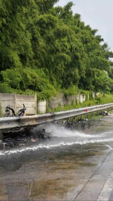 VIDEO: Gran Max Maut Ternyata Ngebut Lebih 100 Km/Jam & Tak Ngerem saat Kecelakaan Tol Cikampek