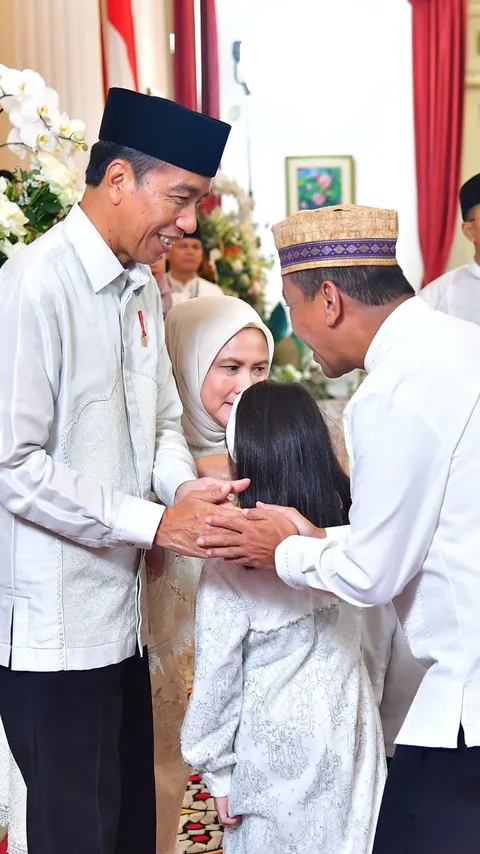 VIDEO: Jokowi Open House Lebaran Terakhir di Istana, Hadir Para Menteri & Warga Antre Sejak Subuh