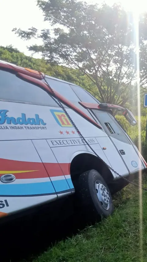 Kronologi Kecelakaan Maut Rosalia Indah di Tol Batang, Bus Terseret 150 M hingga Penumpang Terlempar