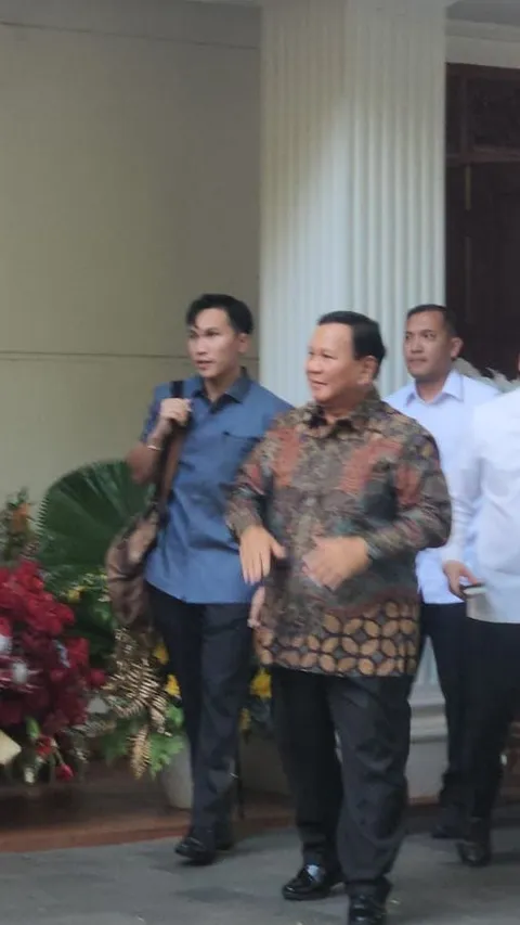 VIDEO: Salut, Momen Prabowo Sungkem Hadiri 