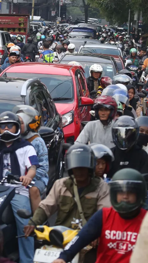 FOTO: Macet Horor Lalu Lintas Menuju Puncak Bogor Imbas Penerapan One Way