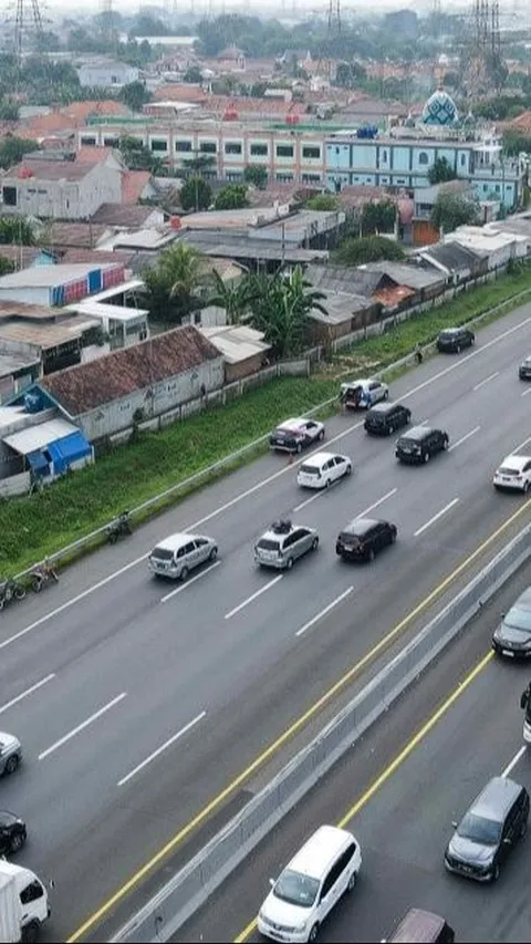 VIDEO: Ngamuk Pengemudi Ngaku TNI & Adik Jenderal Tabrak Mobil Wartawan di Tol Japek, Puspom Bergerak!
